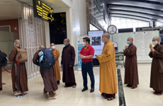 Buddhist monks volunteer to help with COVID-19 fight 