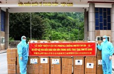 Chinese Association presents medical supplies to Ha Giang province 