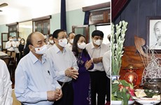 State leader offers incense in tribute to President Ho Chi Minh