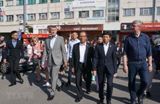 Czech PM meets with representatives of Vietnamese community 