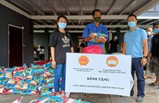 COVID-19: Vietnamese in Malaysia receive gifts