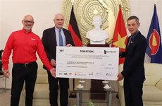 German companies donate medical equipment to Vietnam 