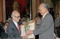 President Nguyen Xuan Phuc commemorates leading professor