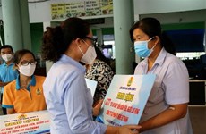 HCM City presents 200,000 welfare bags to disadvantaged workers  