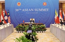 PM attends five conferences on first day of 38th, 39th ASEAN Summits and Related Summits