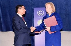 Vietnamese FM meets with British counterpart on sidelines of COP26