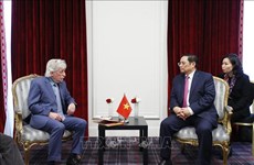 PM receives President of France-Vietnam Friendship Association 
