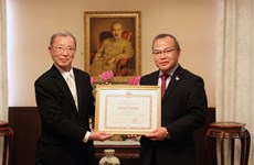 Japanese painting collector receives Vietnamese FM’s certificate of merit 