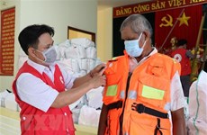 15,000 life jackets donated to poor fishermen