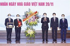 Top legislator lauds Hanoi Medical University for contributions to COVID-19 combat