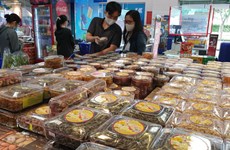 Demand for traditional New Year goods starts to rise