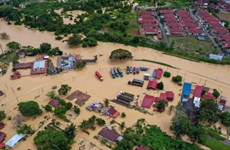 Thousands of Malaysians evacuate from flooding