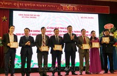 Hanoi artisans, outstanding rural industrial products 2021 honoured