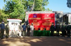 Dak Nong helps Cambodian province with food, medical supplies