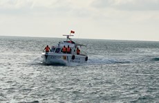 Quang Tri border guards save three fishermen in distress at sea