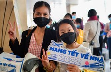 Vietnam Airlines helps carry needy workers home for Tet