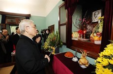 Party leader pays tribute to President Ho Chi Minh at House 67