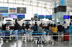 Passengers flood two largest airports on last day of Tet holiday