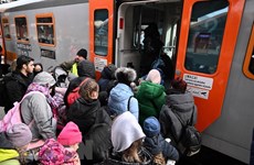 Vietnamese in Ukraine supported to evacuate to neighbouring countries