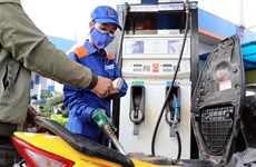 Petrol prices down by 600 VND per litres after seven hikes