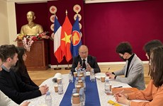 Sciences Po students learn about Vietnam-France relations
