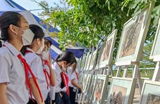 Sketches of battlefields come to Da Nang school