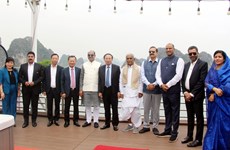 Speaker of Indian lower house visits Ha Long Bay