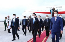 Japanese PM begins official visit to Vietnam