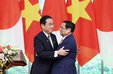 Japanese PM concludes successful visit to Vietnam