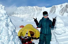 First Vietnamese woman reaches summit of Mount Everest