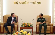 Defence Minister Phan Van Giang receives US Ambassador