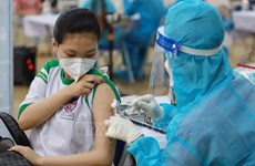 Hanoi to inoculate vulnerable adults with fourth dose of COVID-19 vaccines