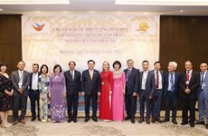 NA Chairman meets Vietnamese enterpreneurs, people living in Hungary