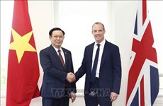 Vietnamese National Assembly Chairman meets with British officials  