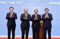 Senior Vietnamese leaders receive Orders of Laos