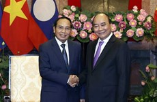 Vietnamese, Lao leaders hail significance of friendship year 