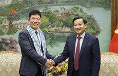 Deputy PM Le Minh Khai receives Grab leader