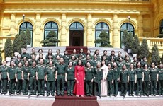 Vice President shows gratitude for female Truong Son soldiers