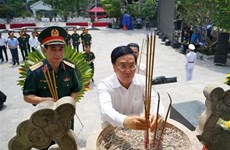 Deputy PM pays homepage to martyrs in Ha Giang province