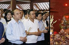 President Nguyen Xuan Phuc pays tributes to President Ho Chi Minh 