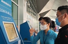 Vietnam Airlines launches online check-in at Phu Bai airport  