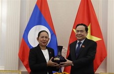 Lao NA Secretary General welcomed in Vietnam