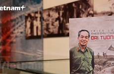 Poetry photographic book on General Giap debuts 