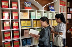 Book exhibition on Vietnam-Laos relations underway in Da Nang