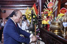 Leaders pay tribute to late Party General Secretary Le Hong Phong