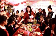 Vice President joins ethnic minority students at mid-autumn festival
