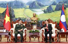Lao leaders welcome visiting defence minister of Vietnam