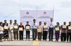 Charitable houses presented to poor households along Vietnam-Cambodia border