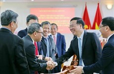 Party official meets Vietnamese community in Cambodia