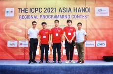 Students top global programming challenge